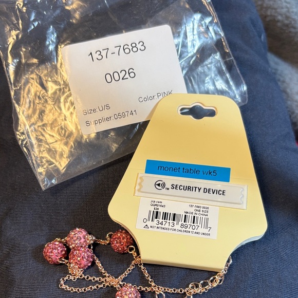 Monet necklace, 2 pairs of Avon earrings, and Avon pendant necklace. - Picture 3 of 10